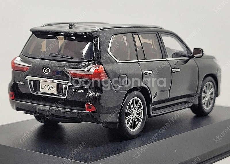 1:43 교쇼 렉서스 LX 570 화이트, 블랙, 블루...--5