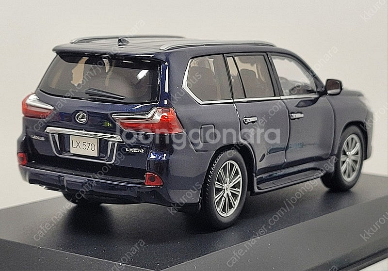 1:43 교쇼 렉서스 LX 570 화이트, 블랙, 블루...--8