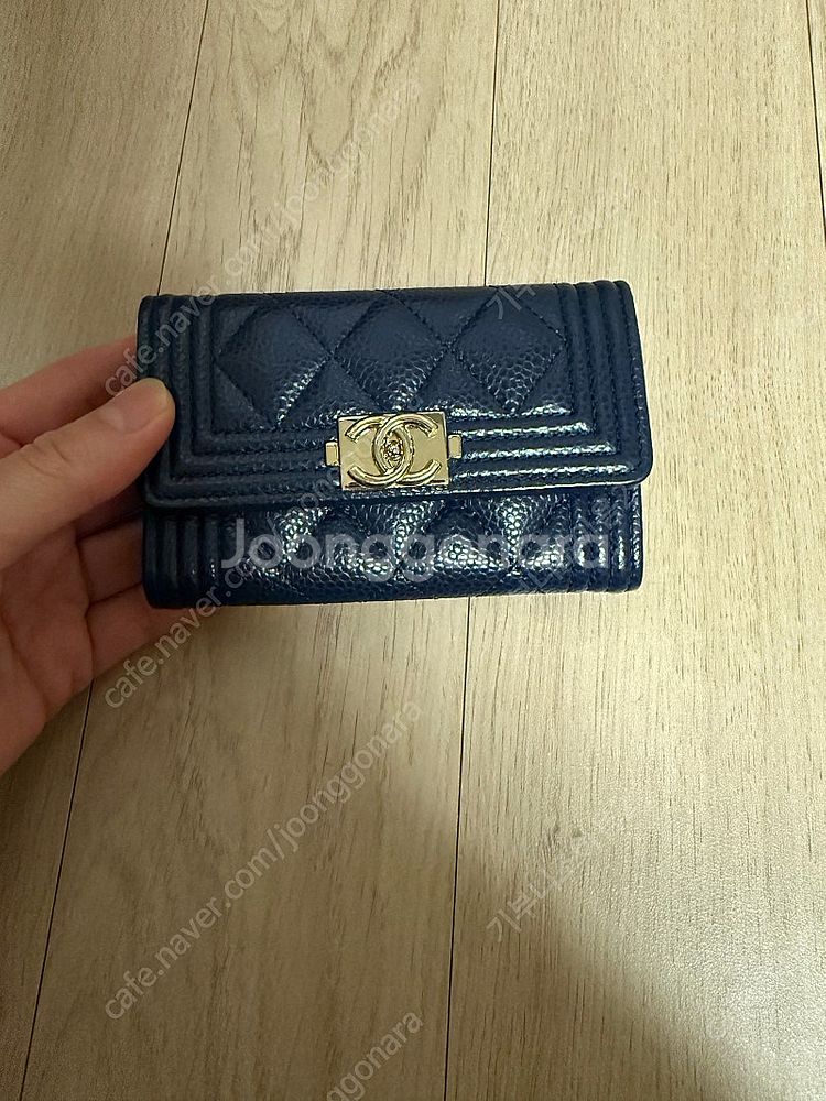 (정품) 샤넬 보이 카드 지갑 진네이비 색상 판매합니다--2