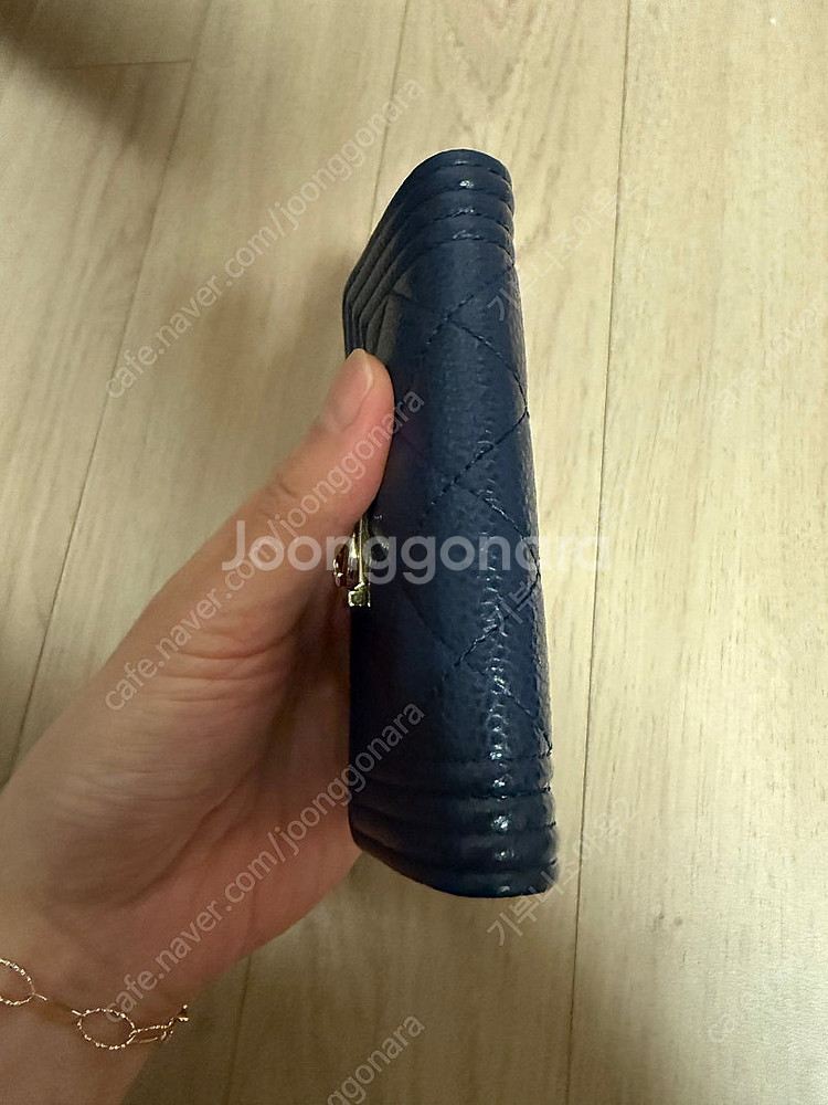 (정품) 샤넬 보이 카드 지갑 진네이비 색상 판매합니다--3