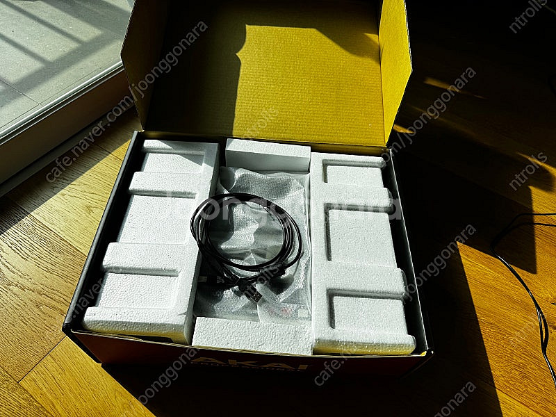AKAI MPC One Retro Edition--5