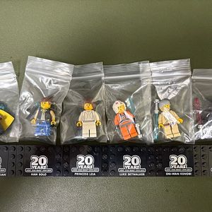 레고 스타워즈 20주년 피규어 풀세트 팝니다.