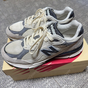 [270] 뉴발란스 990v3 문빔 마카다미아넛