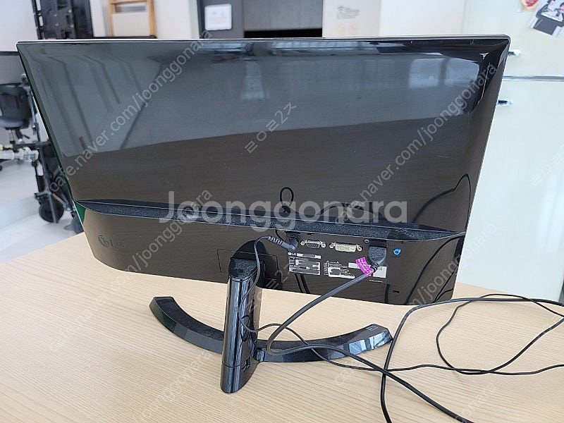 22인치 모니터 LG 2대, 삼성 1대 총 3개 각개판...--1
