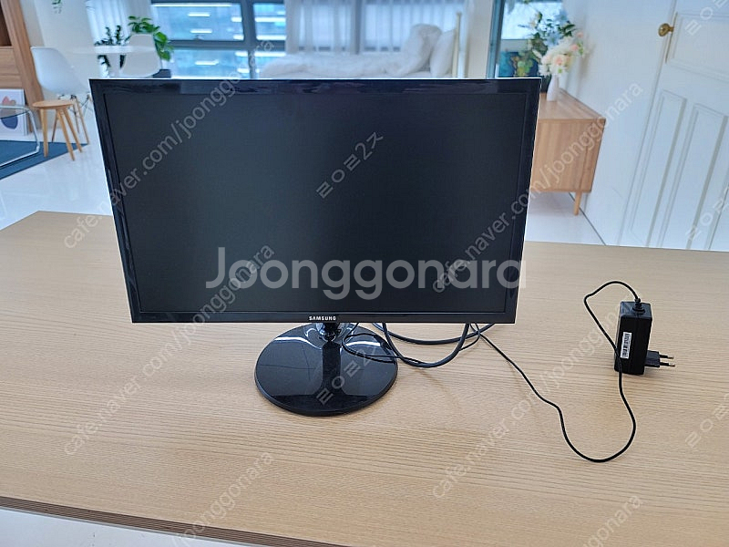 22인치 모니터 LG 2대, 삼성 1대 총 3개 각개판...--2