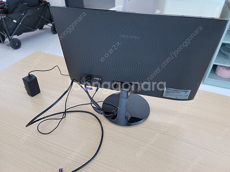 22인치 모니터 LG 2대, 삼성 1대 총 3개 각개판...--3