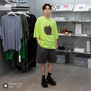 그라프페이퍼 웨스트포인트 치노 와이드 쇼츠 그레이 2사이즈 새제품 판매합니다