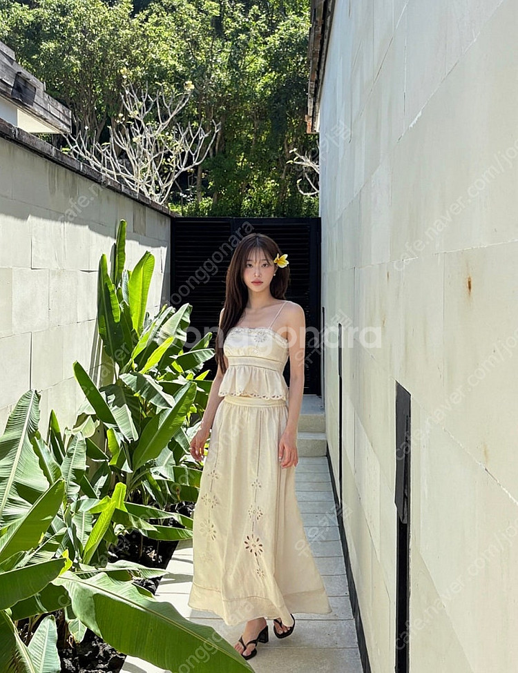ZARA 자라 펀칭 크롭 탑, 츄 착용 자라 펀칭 크롭...--2