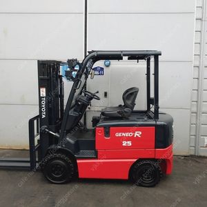 도요타 중고 전동지게차 2.5톤 3단 4300mm 2020년식 상품배터리[신차수준]