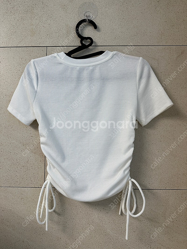 에스파 윈터가 입은 크롭 사이드 셔링티--1