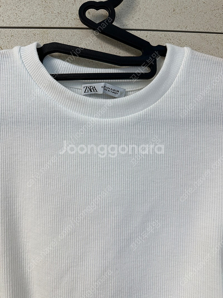 에스파 윈터가 입은 크롭 사이드 셔링티--2