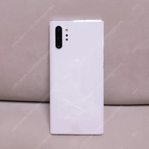 갤럭시 노트10 플러스 256GB 화이트. 테두리, 뒷면 비닐필름 그대로 있음 (케이스 5개, 박스)