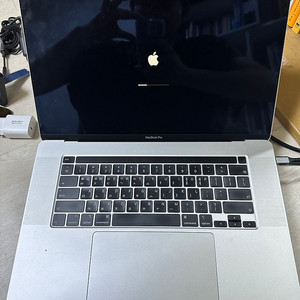 맥북프로 2019 16인치 터치바 실버 i7 16GB 512GB SSD 앱포함