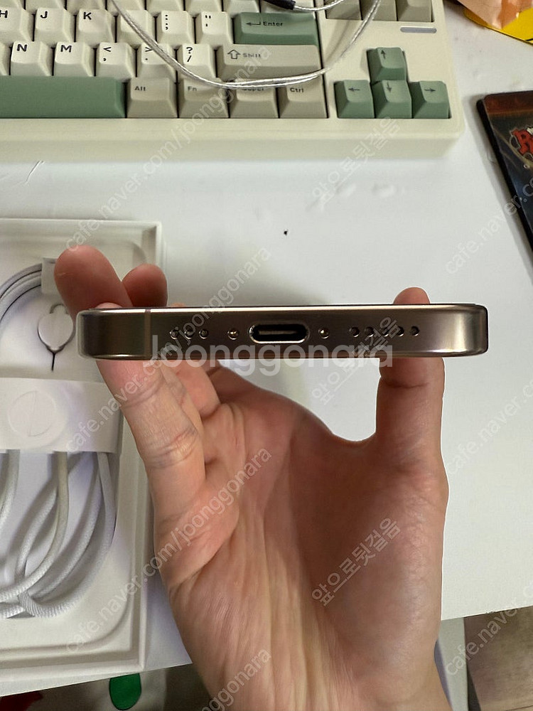 S급 아이폰16 프로 자급제 128gb 데저트 팝니다--3