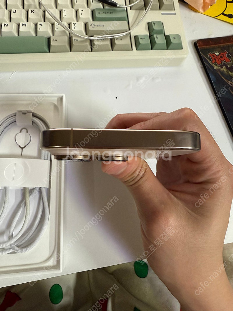 S급 아이폰16 프로 자급제 128gb 데저트 팝니다--5