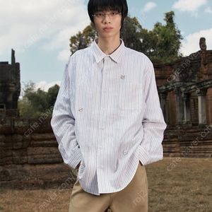 [L] STU 로고 버튼 스트라이프 셔츠 화이트