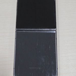 갤럭시 Z플립5 블랙색상 256용량 가성비좋은 꿀매물 단말기 20만 판매합니다