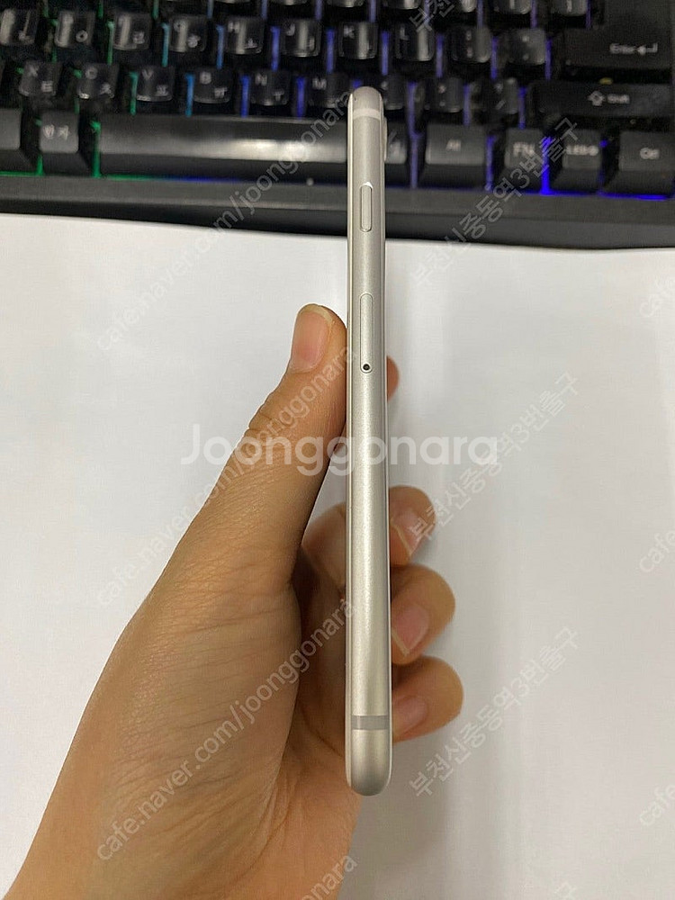 204143 아이폰8 실버 A급 256GB 무잔상 배터...--2