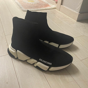 발렌시아가 스피드러너 블랙 260
