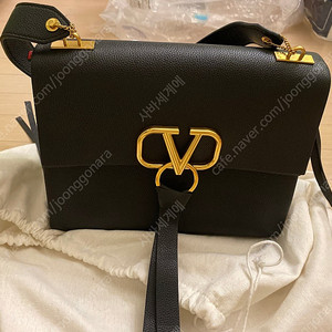 발렌티노 브이슬링백 새상품