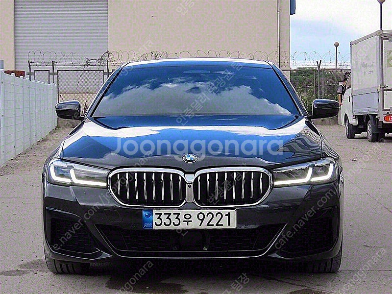 BMW 5시리즈 수입중고차시세 회색 2021년식 530...--0