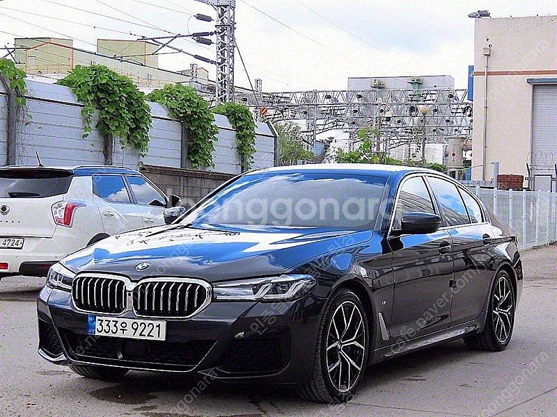 BMW 5시리즈 수입중고차시세 회색 2021년식 530...--3