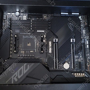 아수스 로그 x570 크로스헤어8 다크히어로