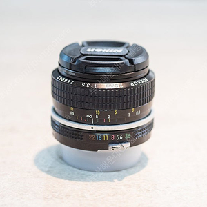 니콘F 마운트 수동렌즈 몇점(28mm,50mm,105mm)