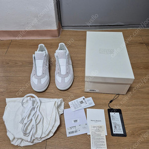 마르지엘라 독일군 화이트 42 팝니다(신세계강남점 구입)