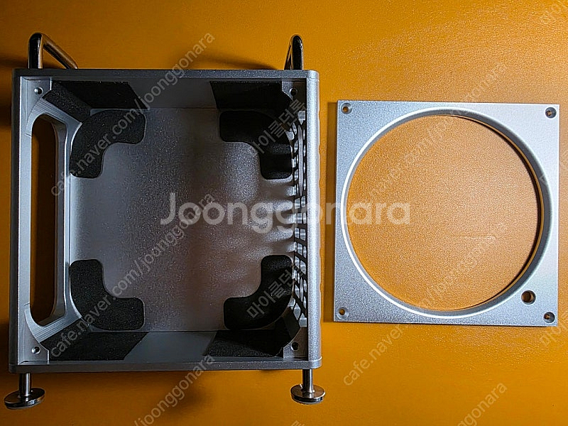 M4 맥미니 알루미늄 CNC 스탠딩 케이스 판매해요.--2