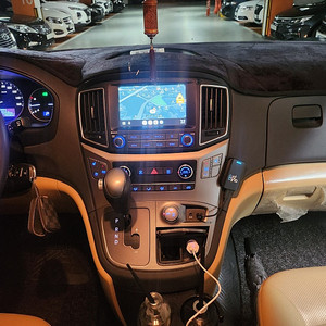 그렌드스타렉스순정캠핑카.20년7월등록.4WD.(7만4K.검정색상 최상급판매 가격상담