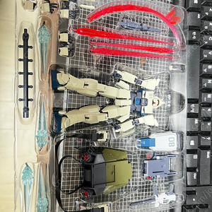 반다이 로봇혼, 하이메탈R, 컴포짓, 혼스펙, S.H.Figuarts 베르세르크, 드래곤볼, 스펙트럼 울트라맨판매