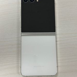 갤럭시 Z플립5 크림색상 512용량 가성비좋은 꿀매물 단말기 23만 판매합니다