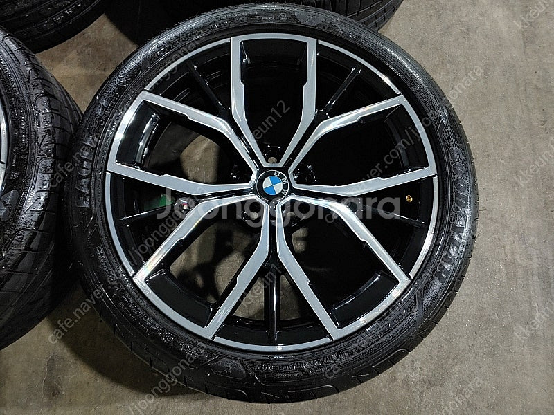 [판매] BMW G30 5시리즈 845M 19인치 정품...--2