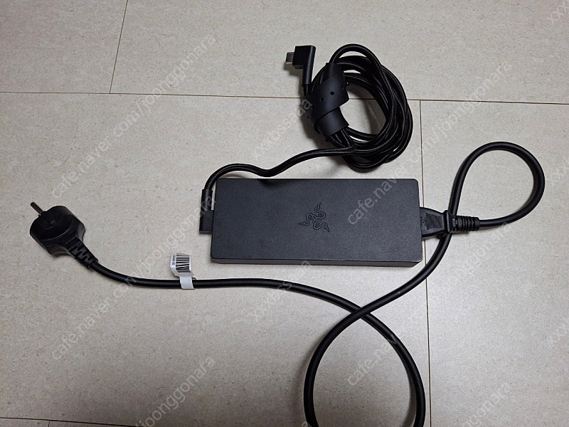 레이저블레이드 정품 충전기 230w 팝니다--0