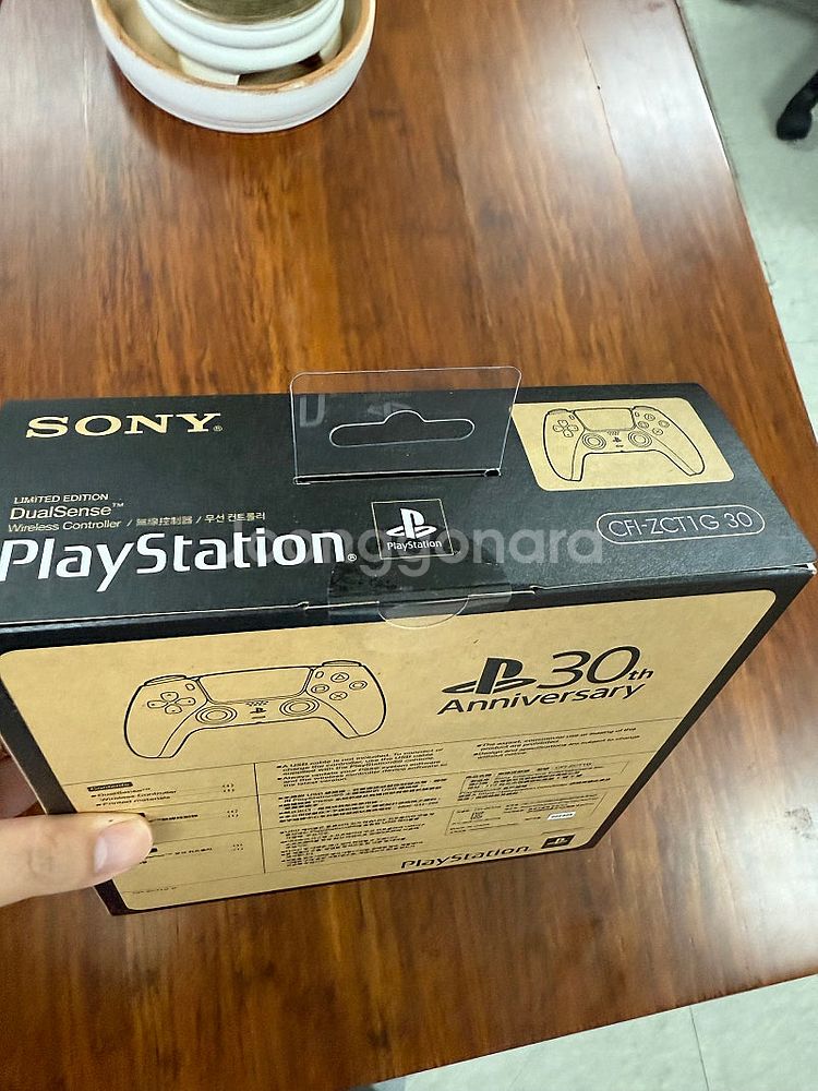 PS5 30주년 한정판 듀얼센스 (미개봉) 판매--1