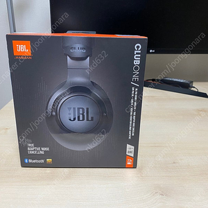 JBL Club One 블루투스 무선 헤드폰 팝니다.