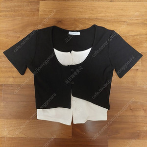 OWO 투컬러가디건 티셔츠 블랙&화이트 34000원 (새제품, 백화점구매 정가 79000원)