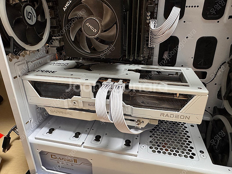 SAPPHIRE RX 9070 XT PURE--1