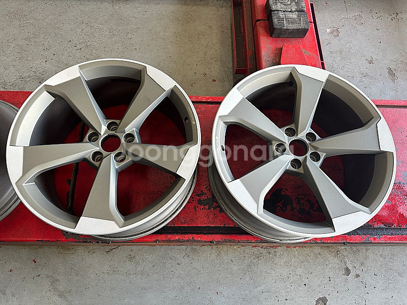 아우디 RS5 20인치 정품 휠 세트 팔아요 A4 A5...--5