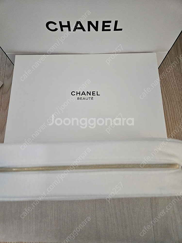 샤널 화이트 사각파우치--0