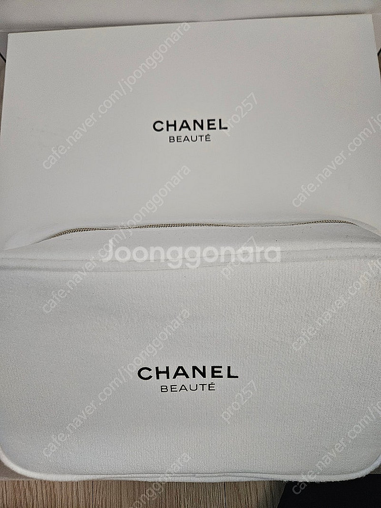 샤널 화이트 사각파우치--1