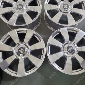 롤스로이스 컬리넌 22인치 휠캡 포함 팝니다