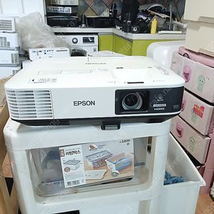 엡손빔프로젝터5200안시10만원15만원 두가지팝니다EB-750KG
