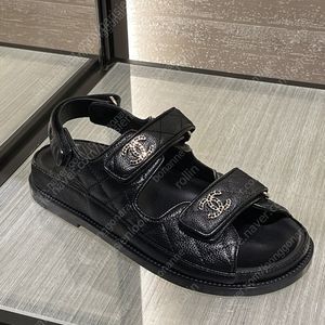 샤넬 벨크로샌들 블랙 37. 새상품