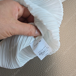 플리츠플리즈 먼슬리 아이스화이트탑