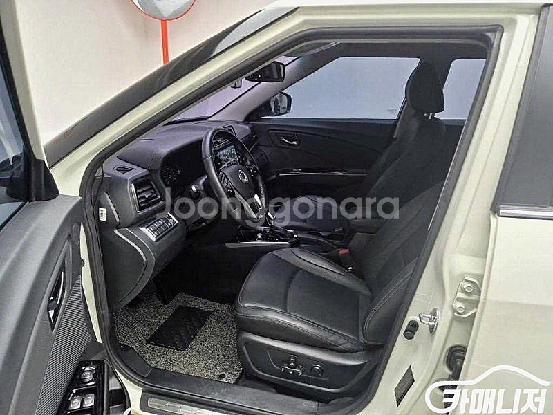 베리 뉴 티볼리 2WD 가솔린 1.5 2020 년 중고...--2
