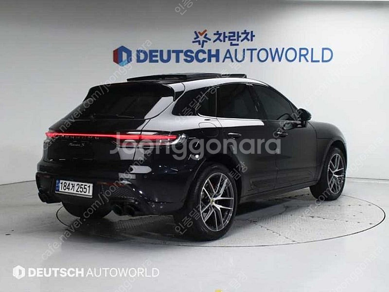 중고차 포르쉐 마칸 중고 검정색 2022년식 46,88...--3