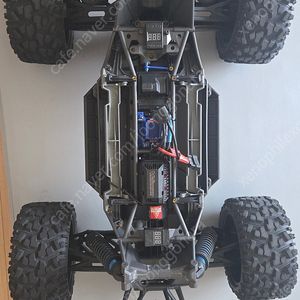 트렉사스 엑스맥스(xmaxx) 8셀 팝니다