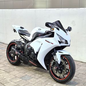 2015 화이트 CBR1000RR 판매합니다.
